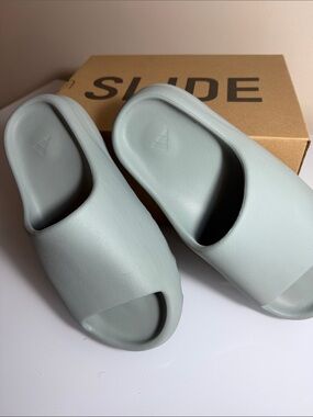 Yeezy slides Women